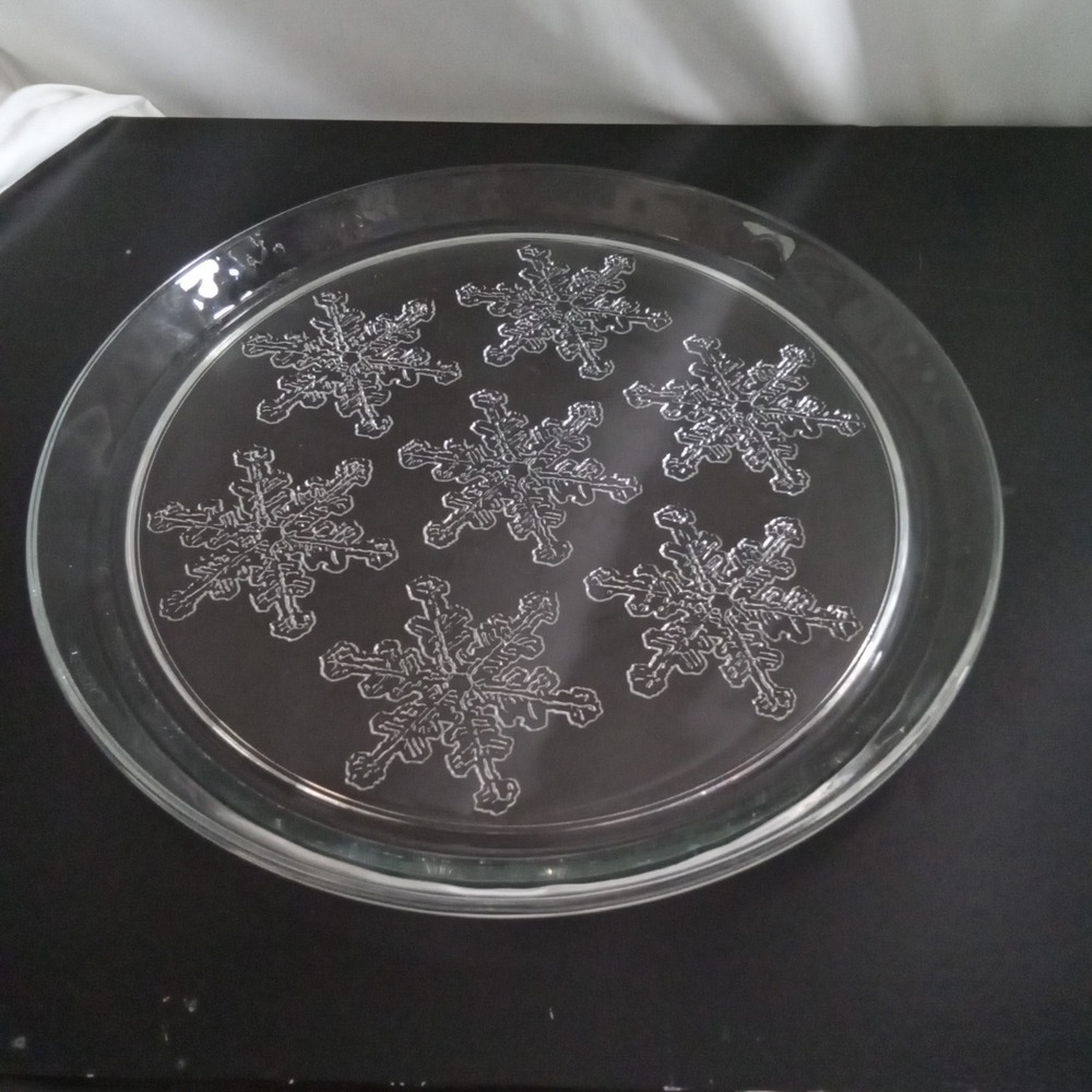 Clear Glass Snowflake Serving Platter Round Holiday Winter‎ 12.5 Inch Tray
